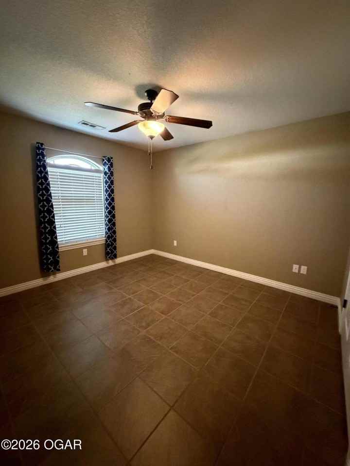 2108 Arizona Ave - Photo 4 of 11