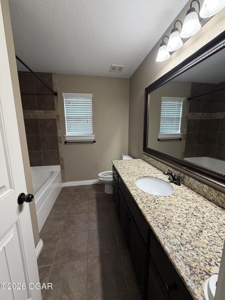 2108 Arizona Ave - Photo 5 of 11