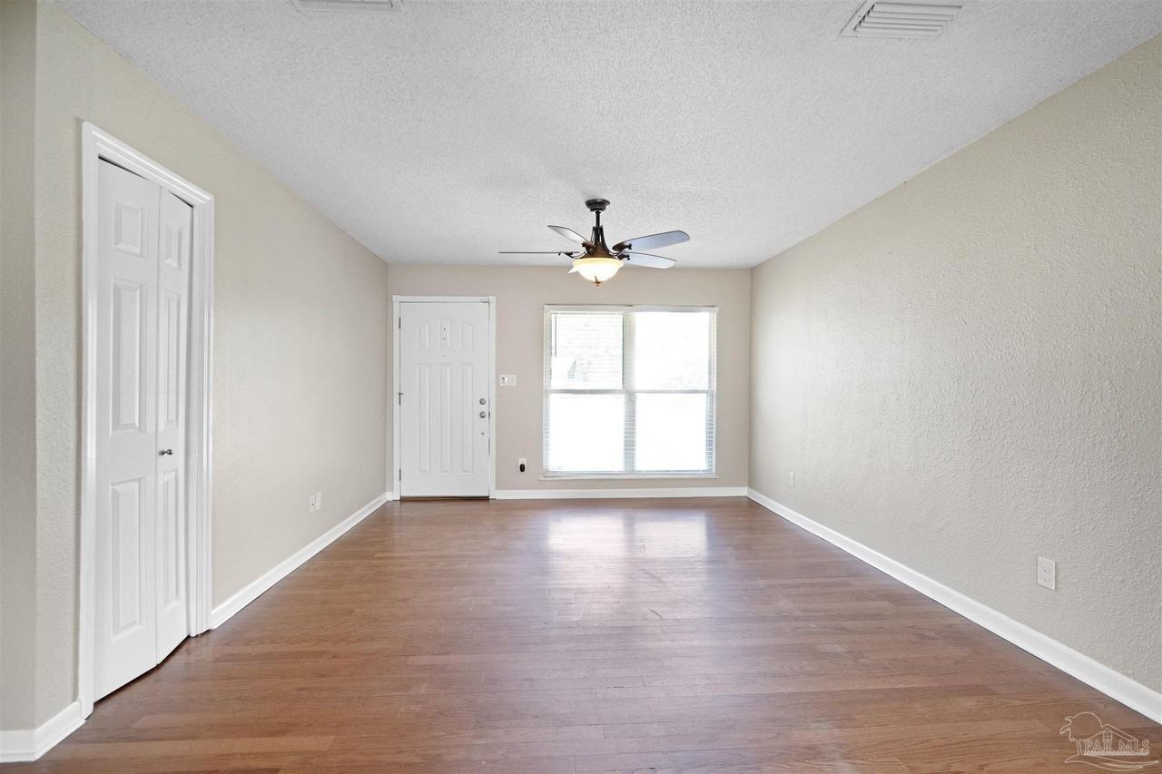 8137 Imperial Dr - Photo 3 of 16