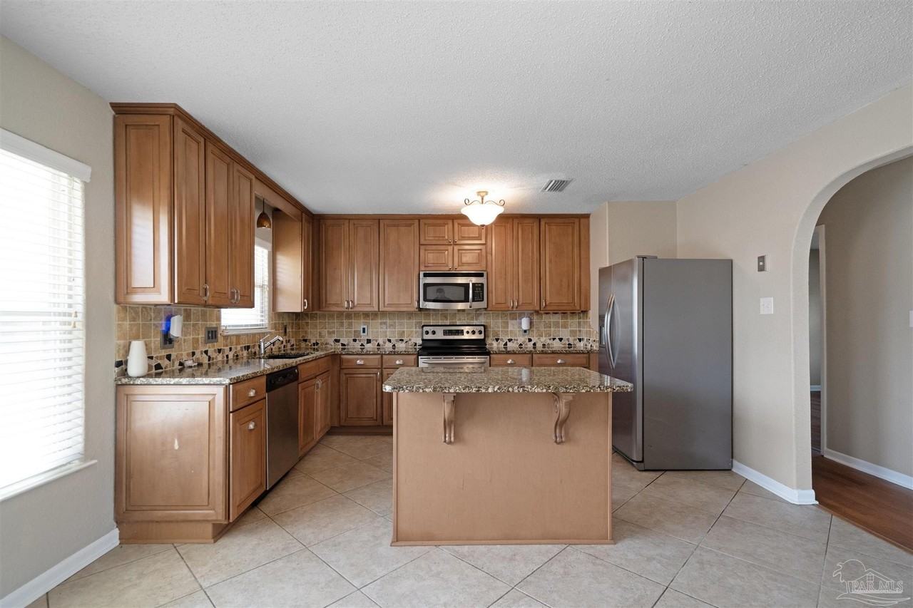8137 Imperial Dr - Photo 5 of 16