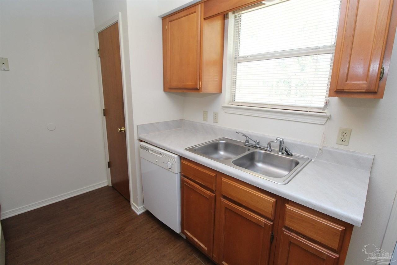 442 Bay Pine Villa Dr - Photo 6 of 16