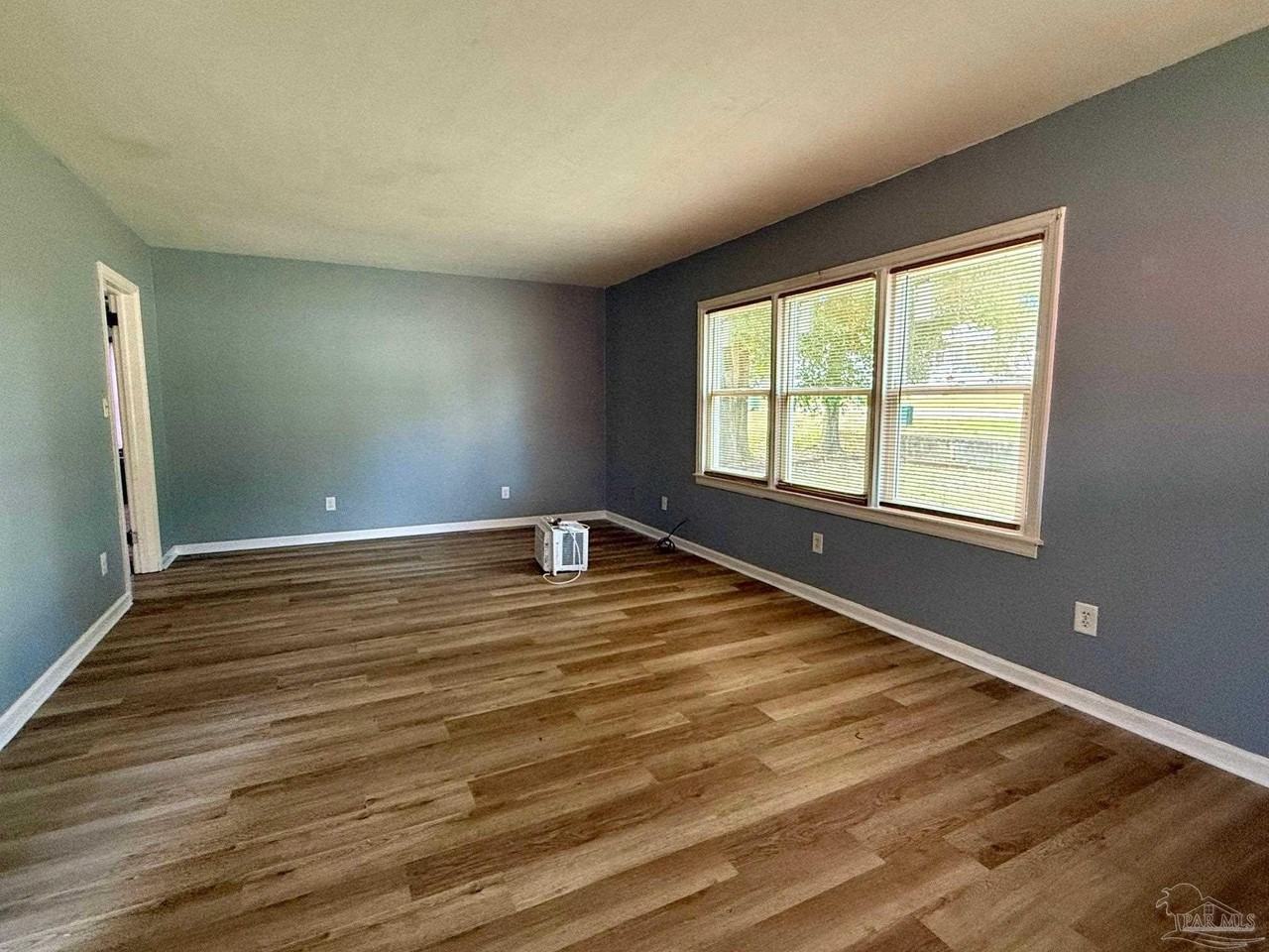 227 Willow St - Photo 4 of 10