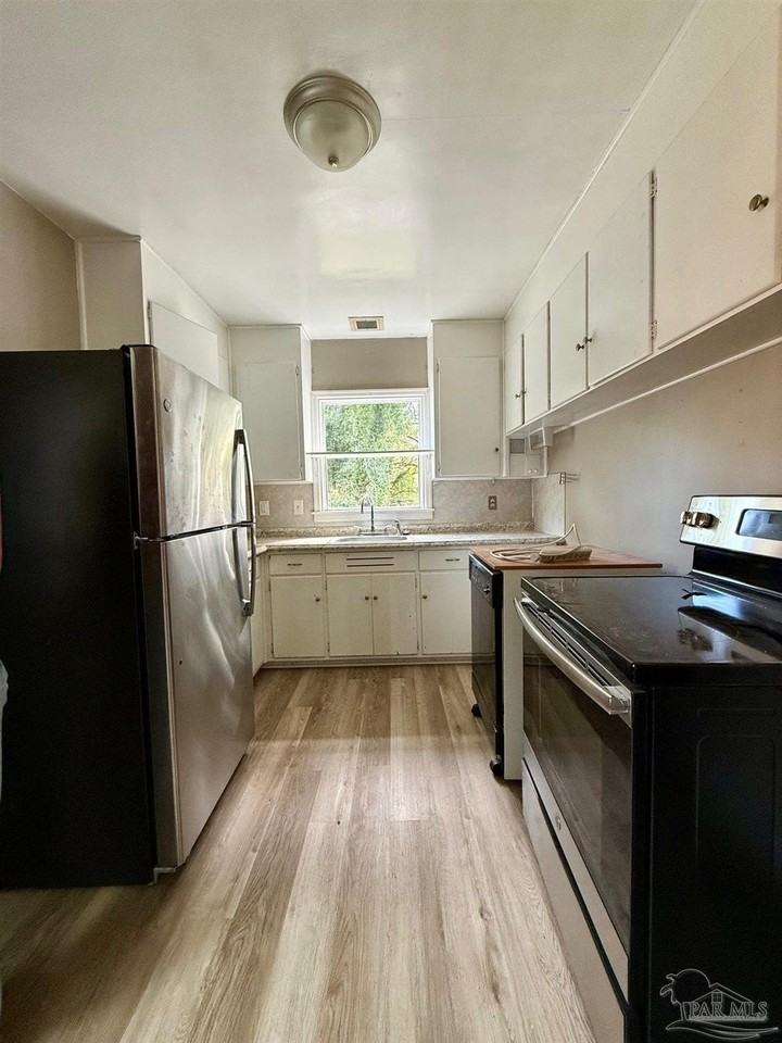 227 Willow St - Photo 5 of 10