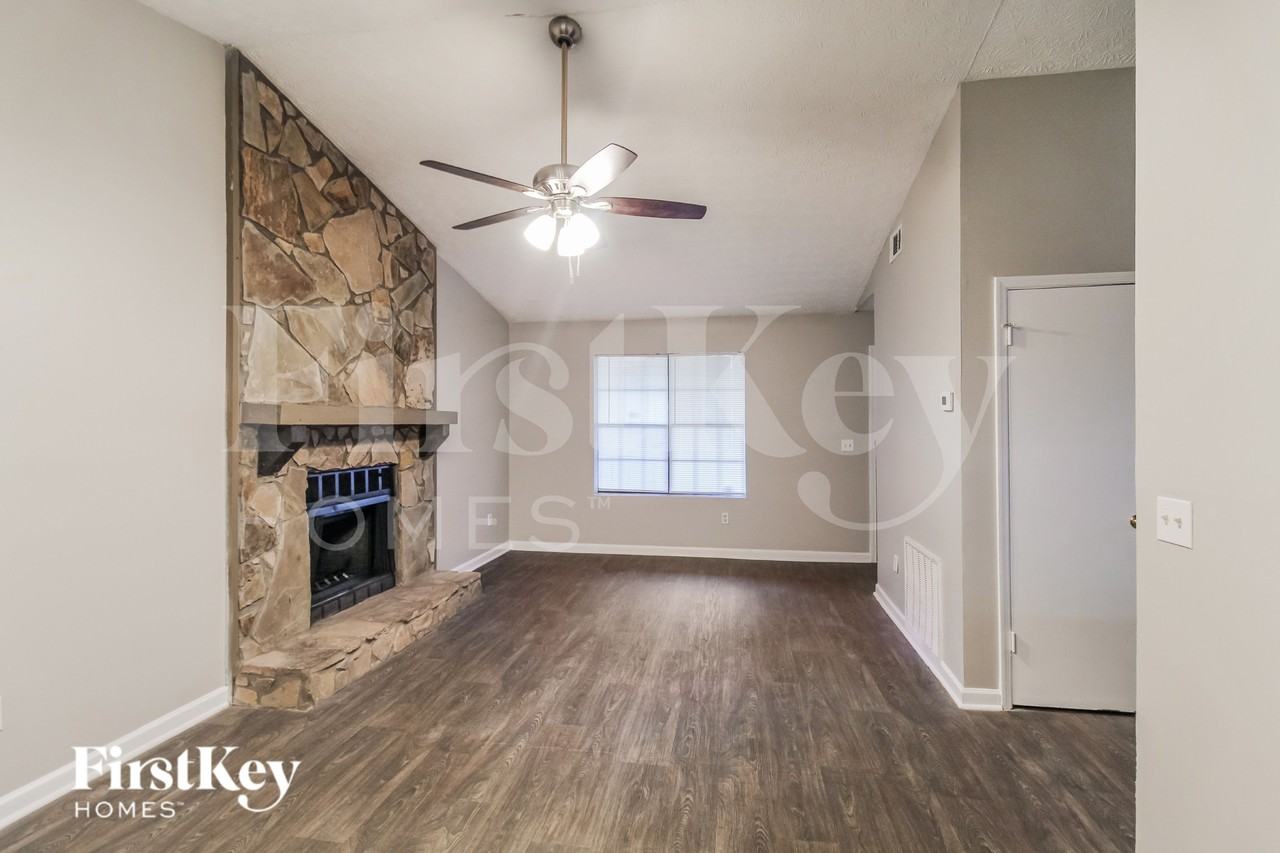 1163 Mainstreet Valley Dr - Photo 2 of 16