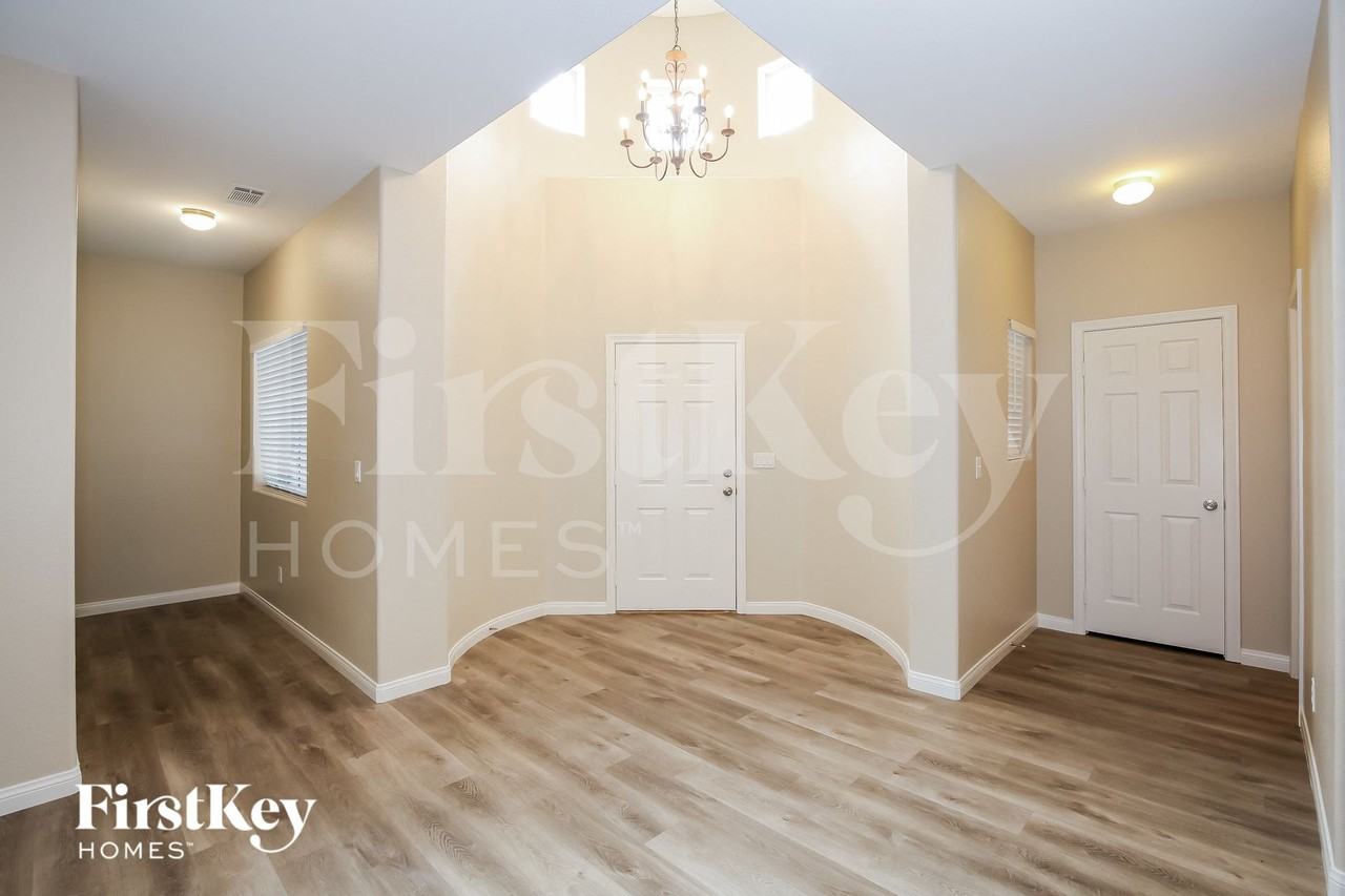 6068 Puesta Del Sol St - Photo 5 of 15