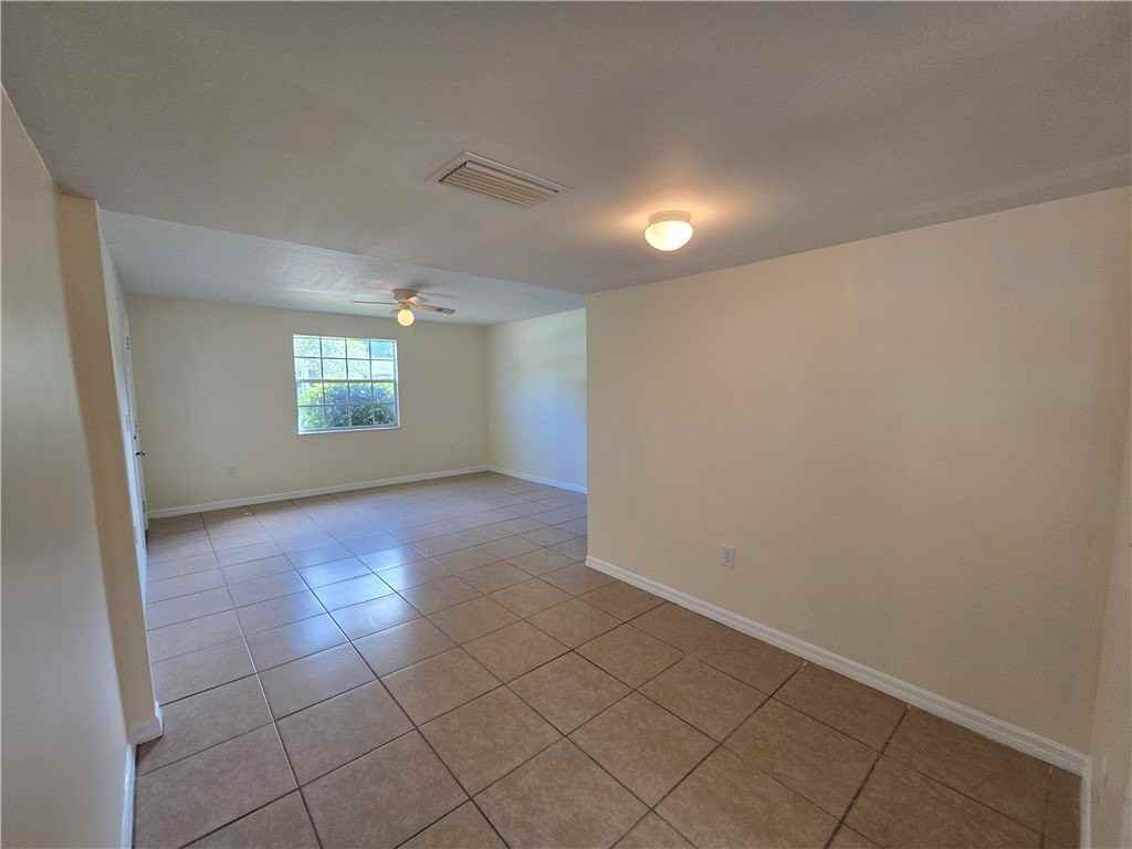 1748 23rd St - Photo 4 of 10