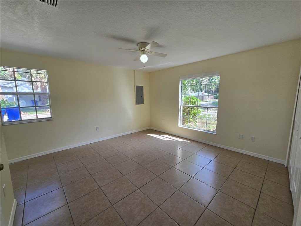 1748 23rd St - Photo 7 of 10