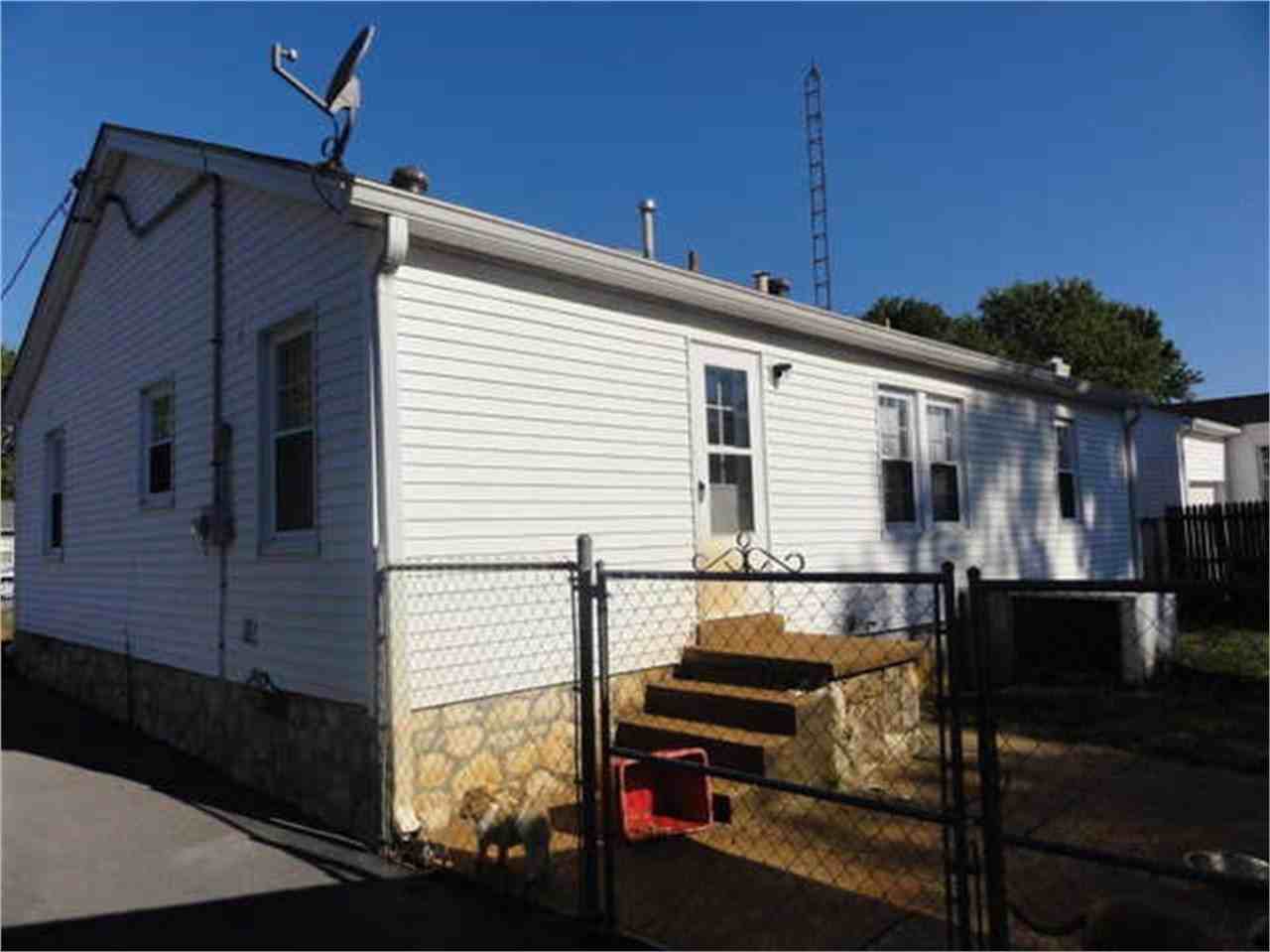 1706 Kirby Dr - Photo 2 of 3
