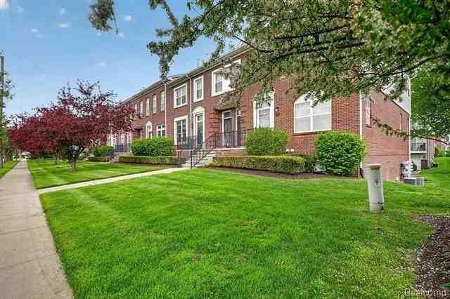 43027 Strand Dr - Photo 4 of 33