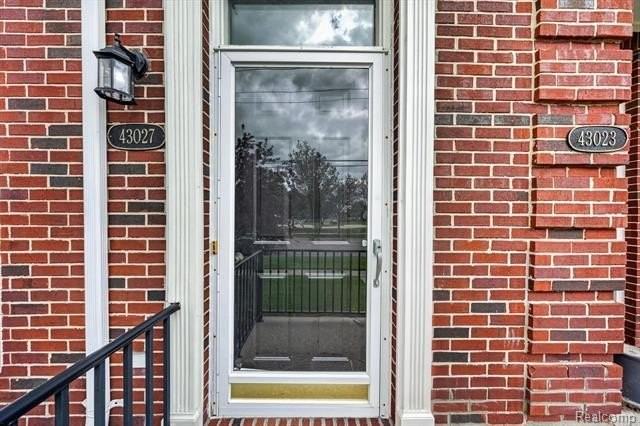 43027 Strand Dr - Photo 5 of 33