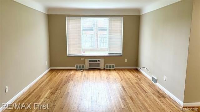1725 Gardenia Ave - Photo 3 of 9