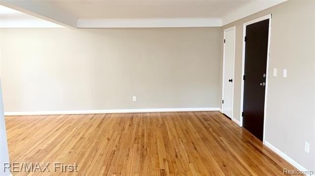 1725 Gardenia Ave - Photo 4 of 9