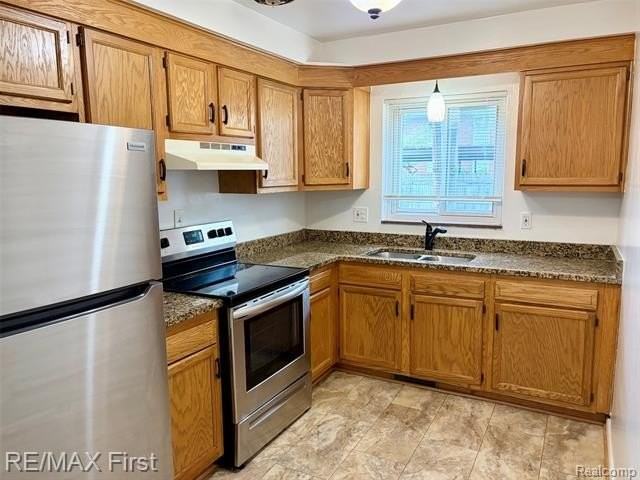 1725 Gardenia Ave - Photo 5 of 9