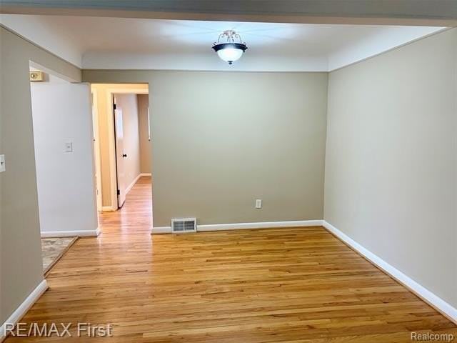 1725 Gardenia Ave - Photo 6 of 9