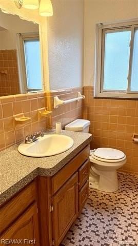 1725 Gardenia Ave - Photo 7 of 9