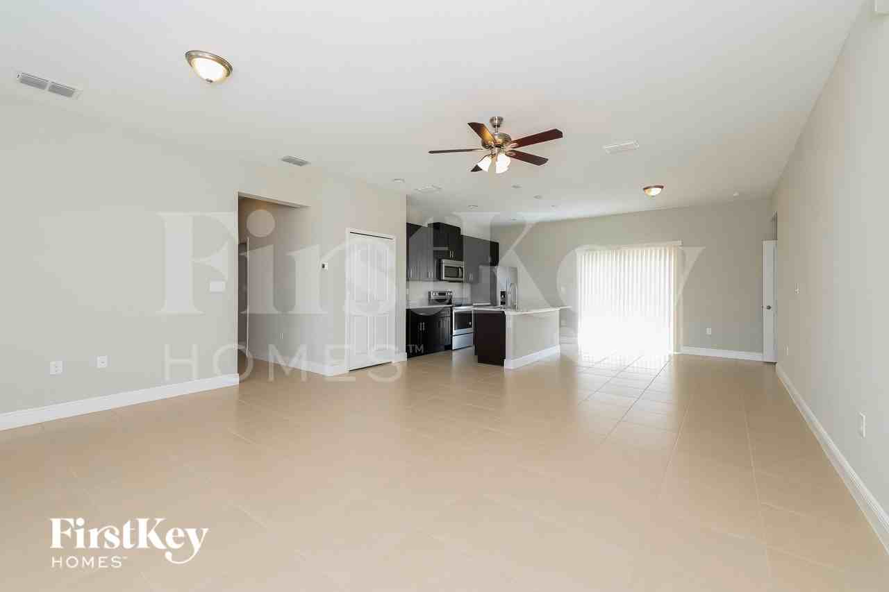 650 Hudson Valley Dr - Photo 3 of 19
