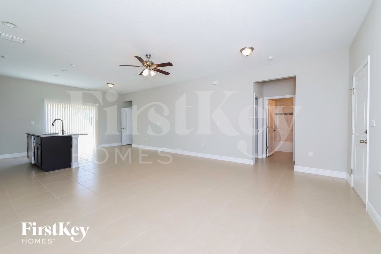 650 Hudson Valley Dr - Photo 4 of 19