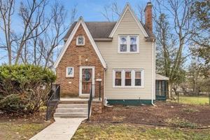 featured image of 5 Wenonah Dr