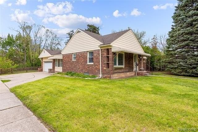 25346 Fairway Dr - Photo 3 of 41