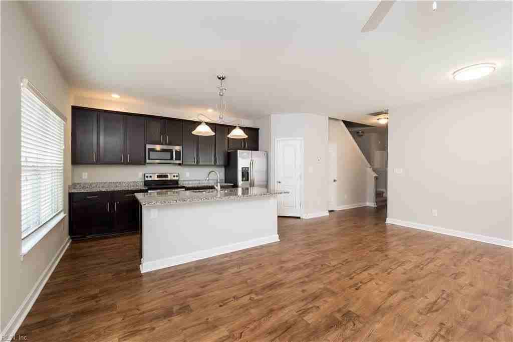 1109 Courage Ct - Photo 7 of 47