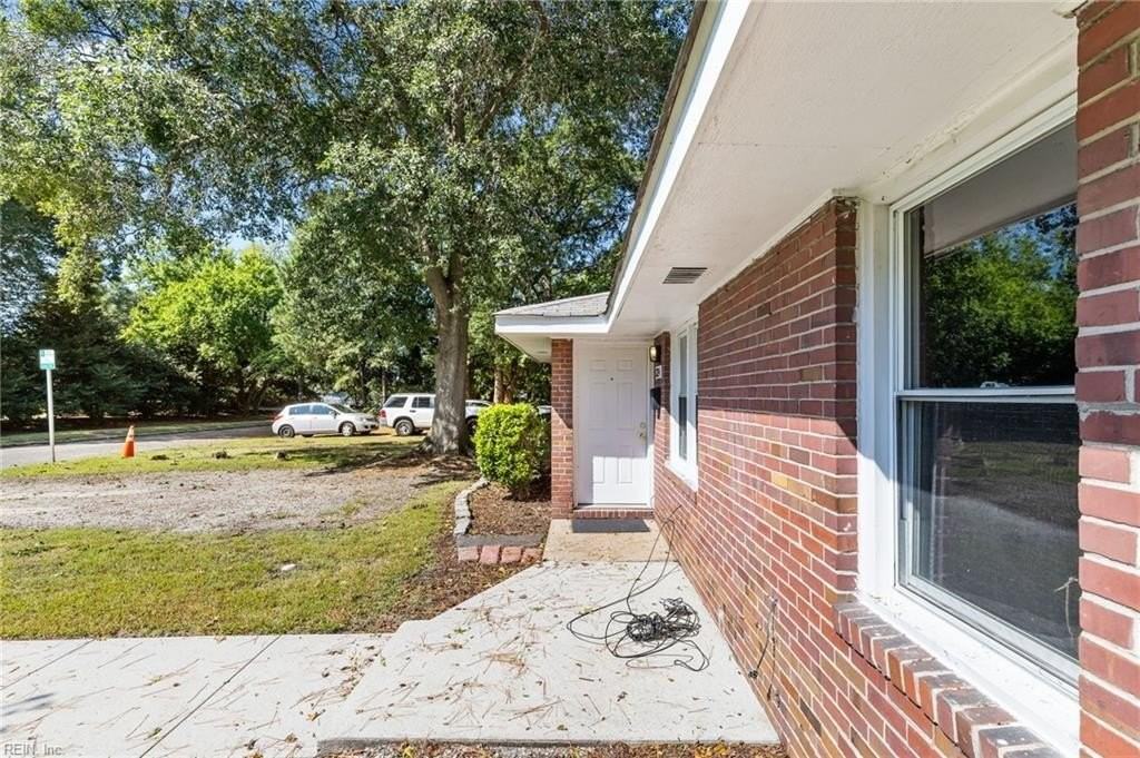 1724 48th St - Photo 3 of 50