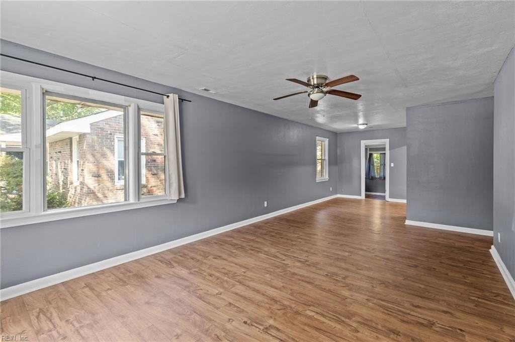 1724 48th St - Photo 4 of 50