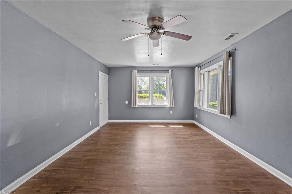 1724 48th St - Photo 5 of 50