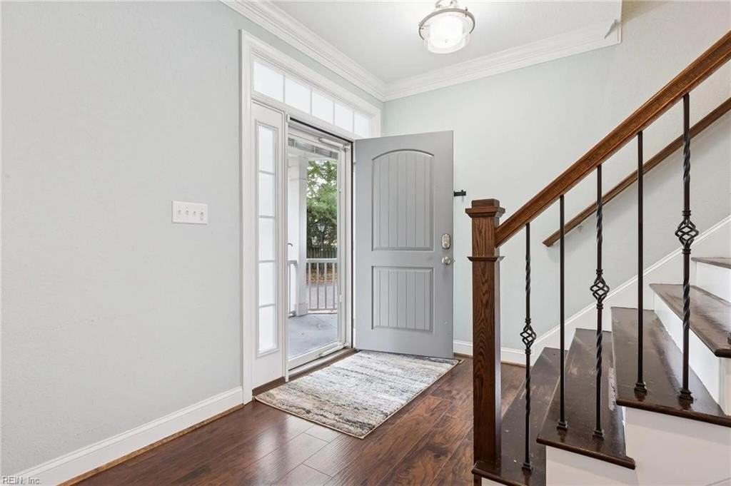 220 Broadway St - Photo 5 of 38