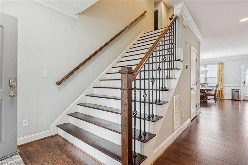 220 Broadway St - Photo 6 of 38