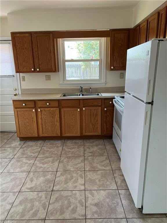 1129 Hullview Ave #B - Photo 5 of 14