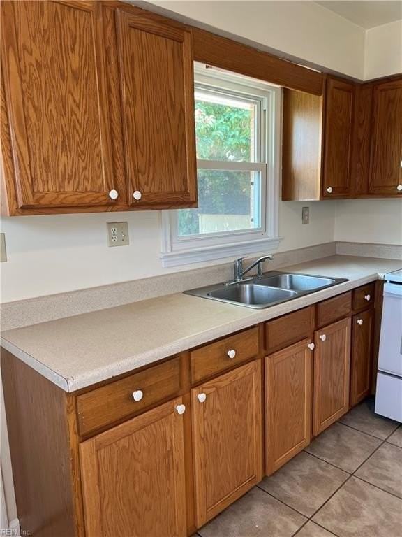 1129 Hullview Ave #B - Photo 7 of 14