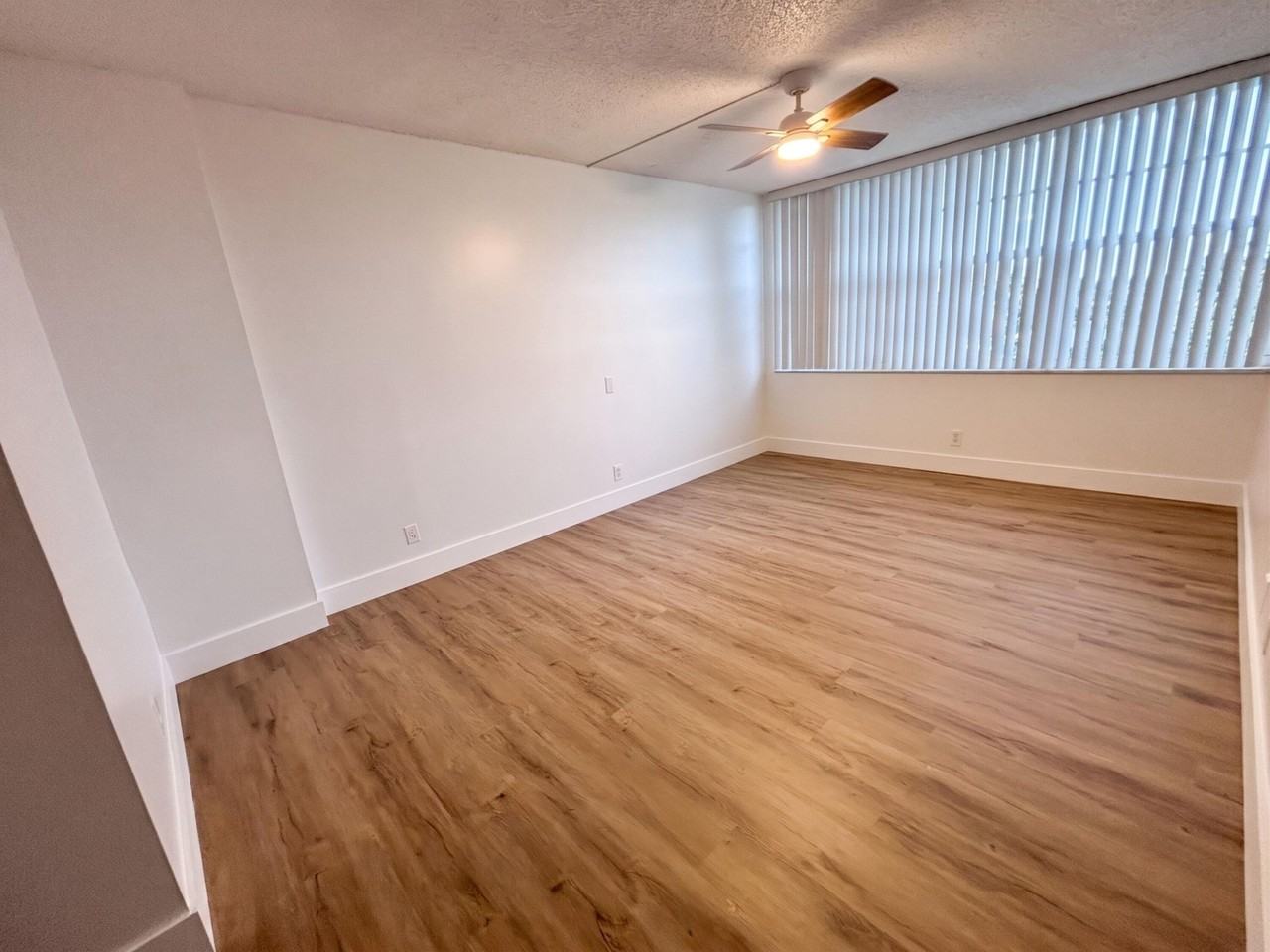 2741 Taft St #403 - Photo 7 of 18