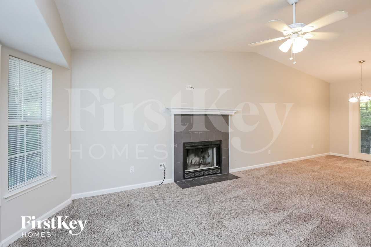 1121 Danube Trl - Photo 2 of 18