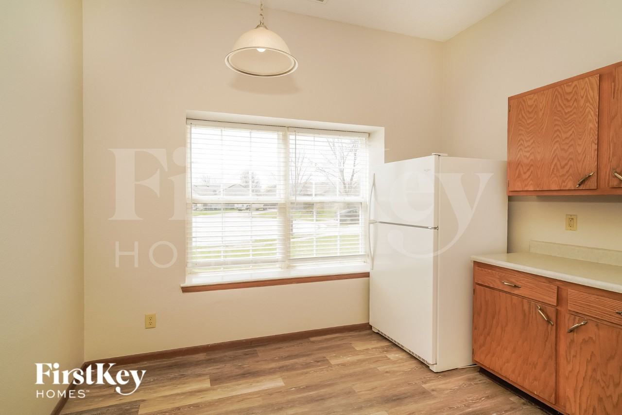 2891 Fieldstone Ct - Photo 6 of 19