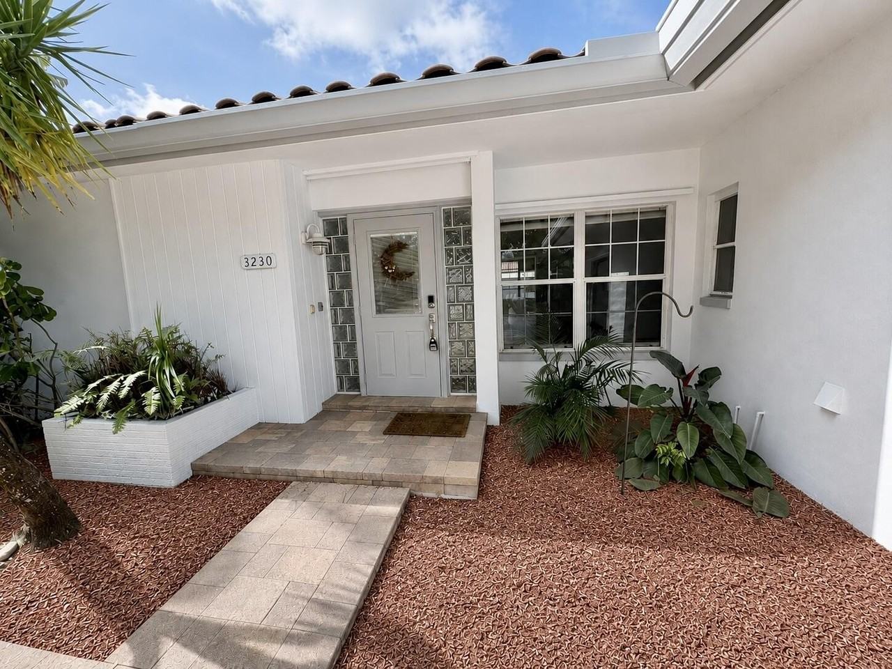 3230 Aqua Vista Dr - Photo 4 of 34