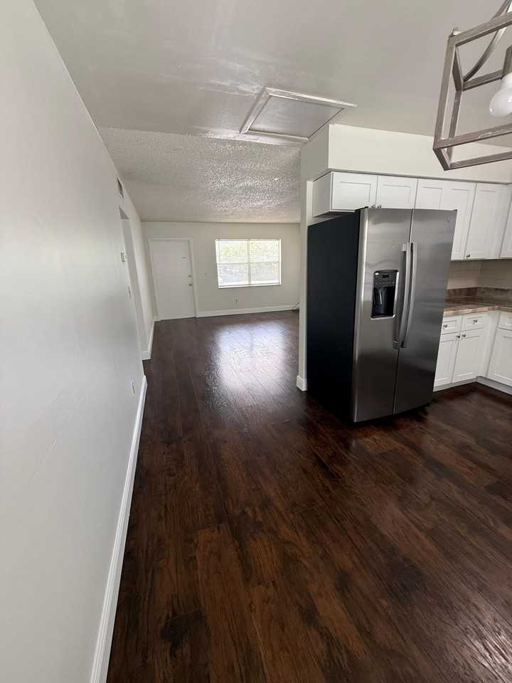800 Kanner Dr - Photo 3 of 6