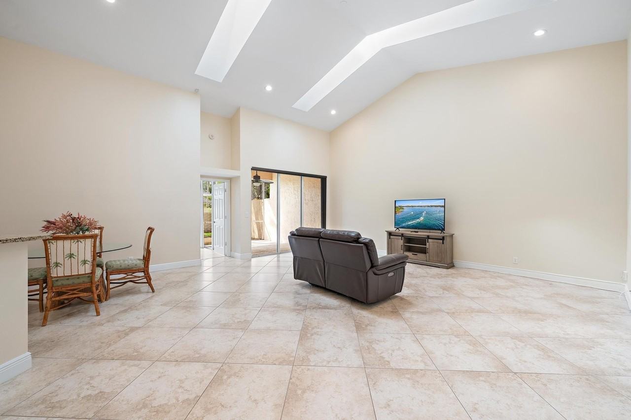 1802 Rosewood Way - Photo 4 of 26