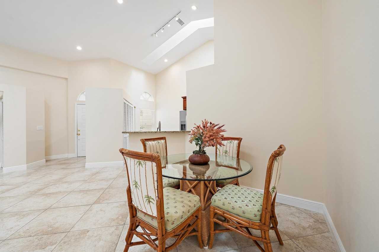1802 Rosewood Way - Photo 5 of 26