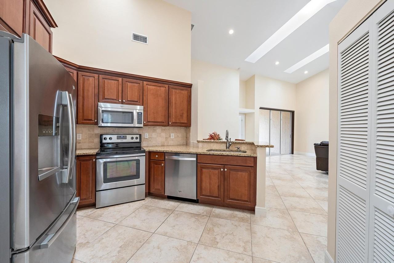 1802 Rosewood Way - Photo 6 of 26