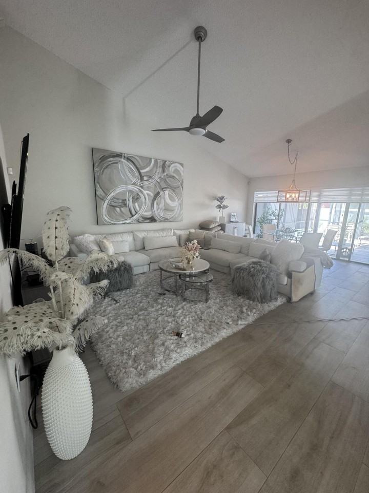 499 Sw 28th Ave - Photo 7 of 24