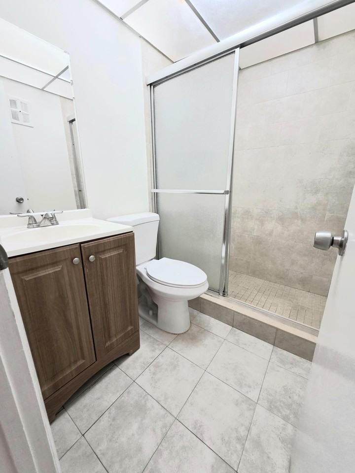 683 Nw 13th St #27 - Photo 2 of 16