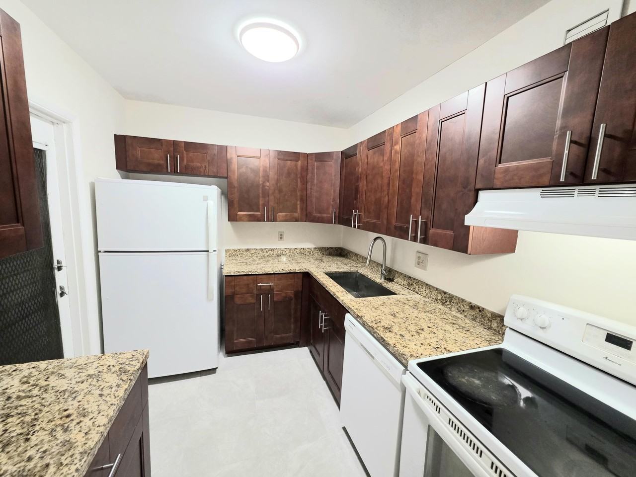 683 Nw 13th St #27 - Photo 3 of 16
