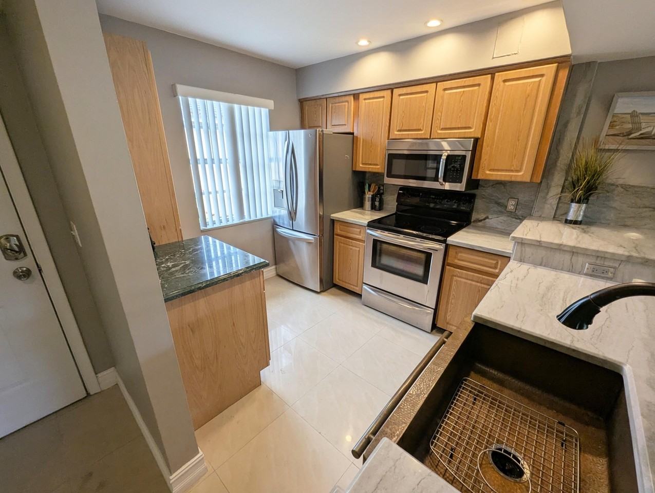 1045 Lake Shore Dr #202 - Photo 5 of 25