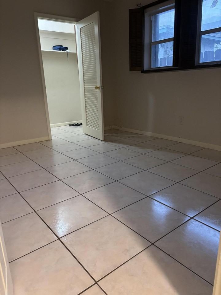 1827 Rodman St #2 - Photo 7 of 8