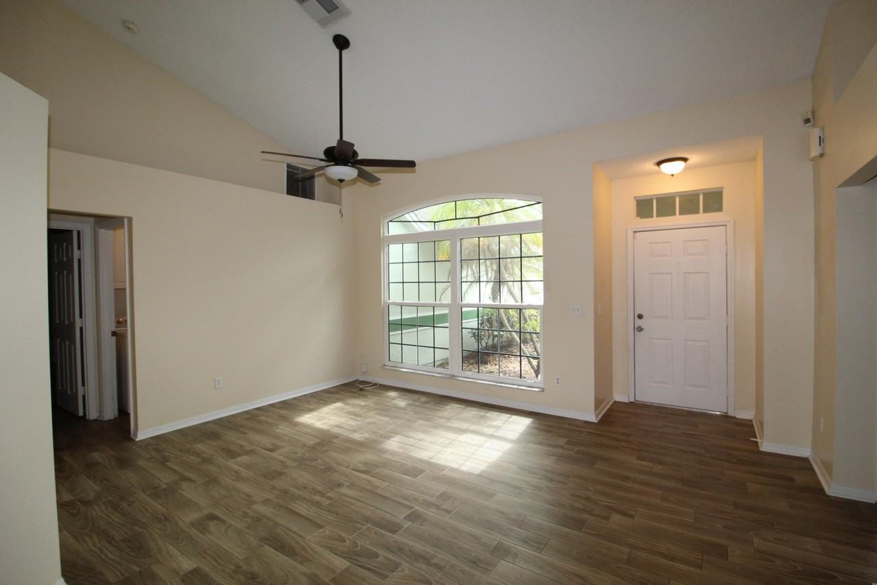 2073 Sw Capeador St - Photo 3 of 17