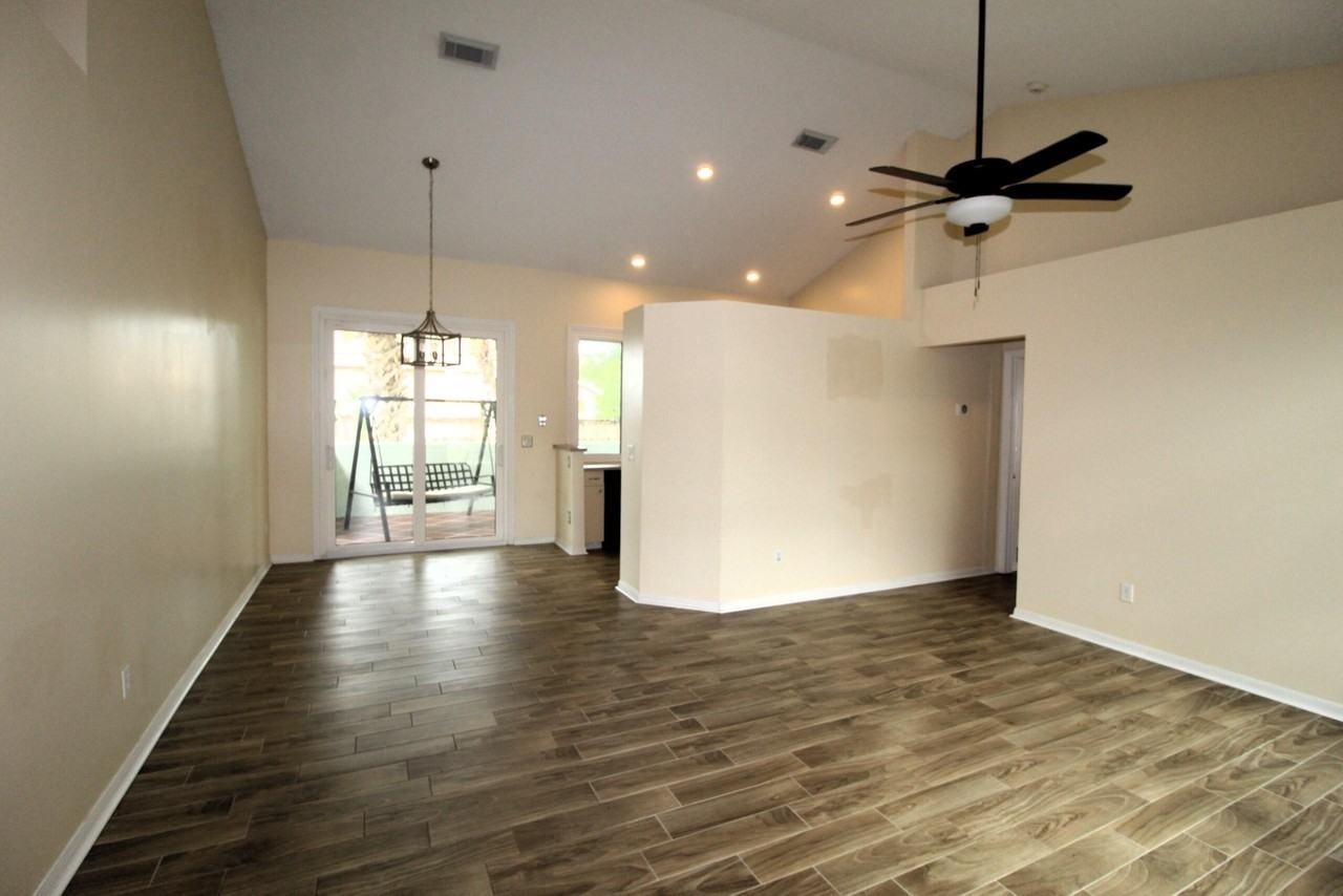 2073 Sw Capeador St - Photo 4 of 17
