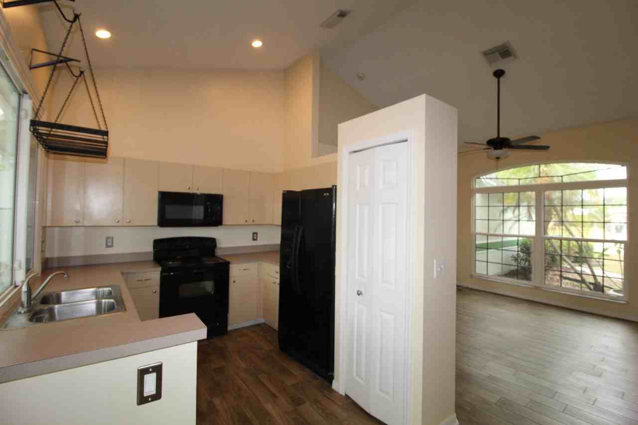 2073 Sw Capeador St - Photo 7 of 17
