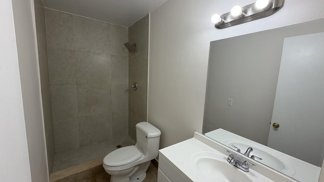 4061 Nw 9th Ave #206 - Photo 5 of 13
