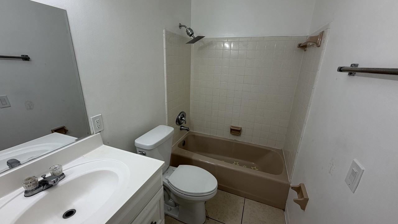 4061 Nw 9th Ave #206 - Photo 7 of 13