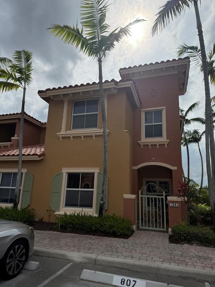 1064 Sw 144th Ave #807 - Photo 4 of 13